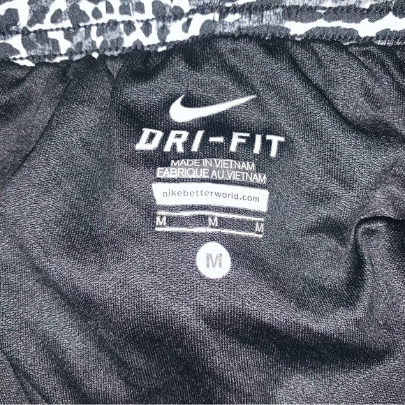 Nike Shorts Size Medium White Black Yellow Leopard Print Tempo Lined Running - Picture 6 of 8